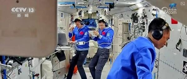 在星辰之间“上班”是什么体验？神二十乘组工作“月报”