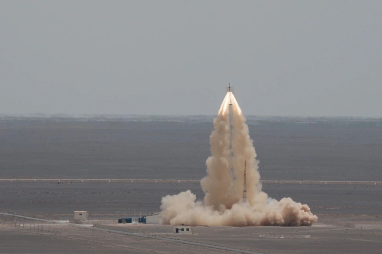 我国新一代载人飞船“梦舟”零高度逃逸飞行试验取得圆满成功 我国载人月球探测工程研制工作取得新的重要突破