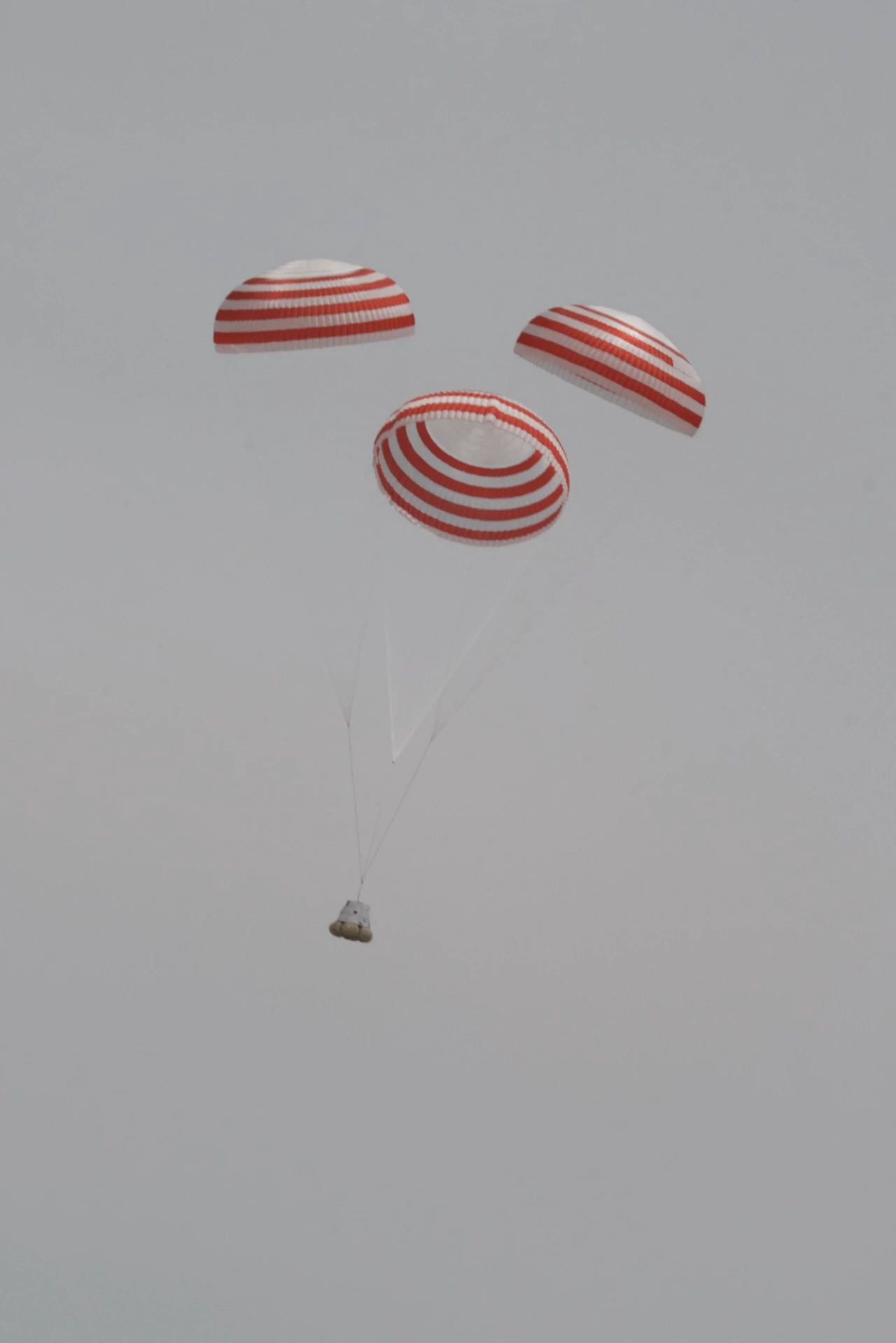 我国新一代载人飞船“梦舟”零高度逃逸飞行试验取得圆满成功 我国载人月球探测工程研制工作取得新的重要突破