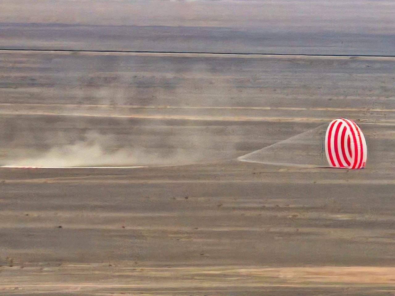 我国新一代载人飞船“梦舟”零高度逃逸飞行试验取得圆满成功 我国载人月球探测工程研制工作取得新的重要突破