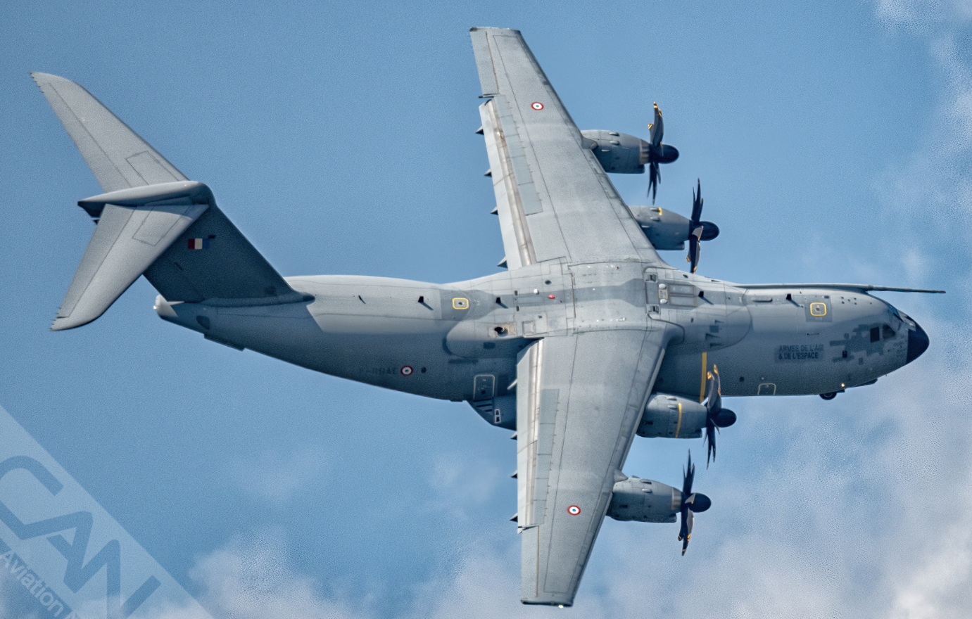 A400M运输机在巴黎航展上进行飞行表演