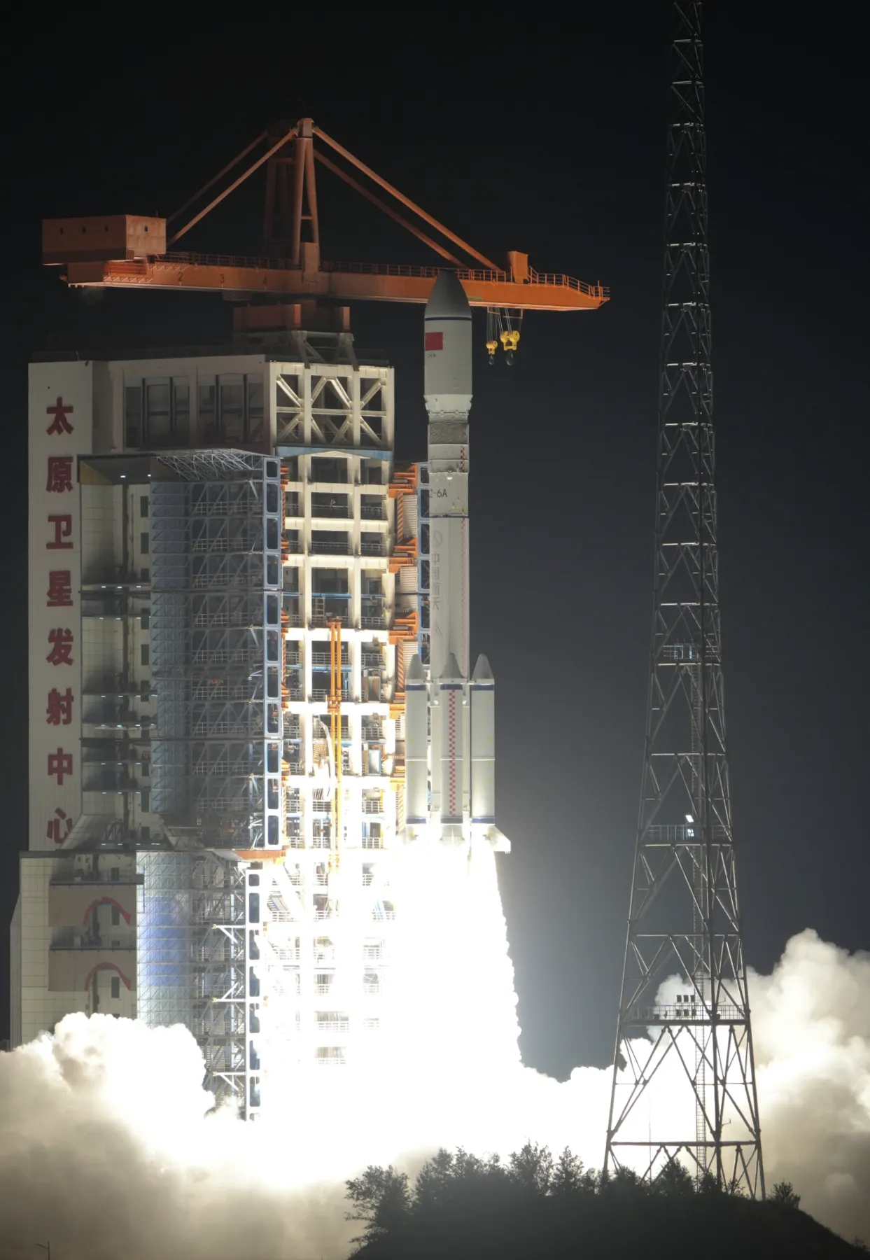 太空“水母”刷屏？揭秘长征六号甲发射的“暮光效应”