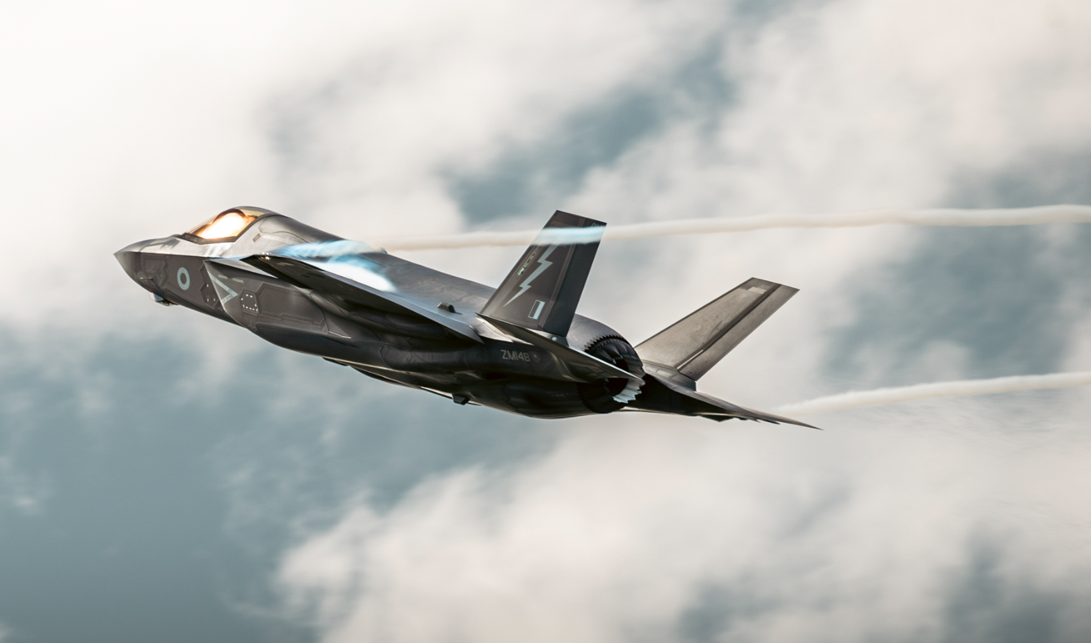 英国皇家空军宣布购买12架F-35A