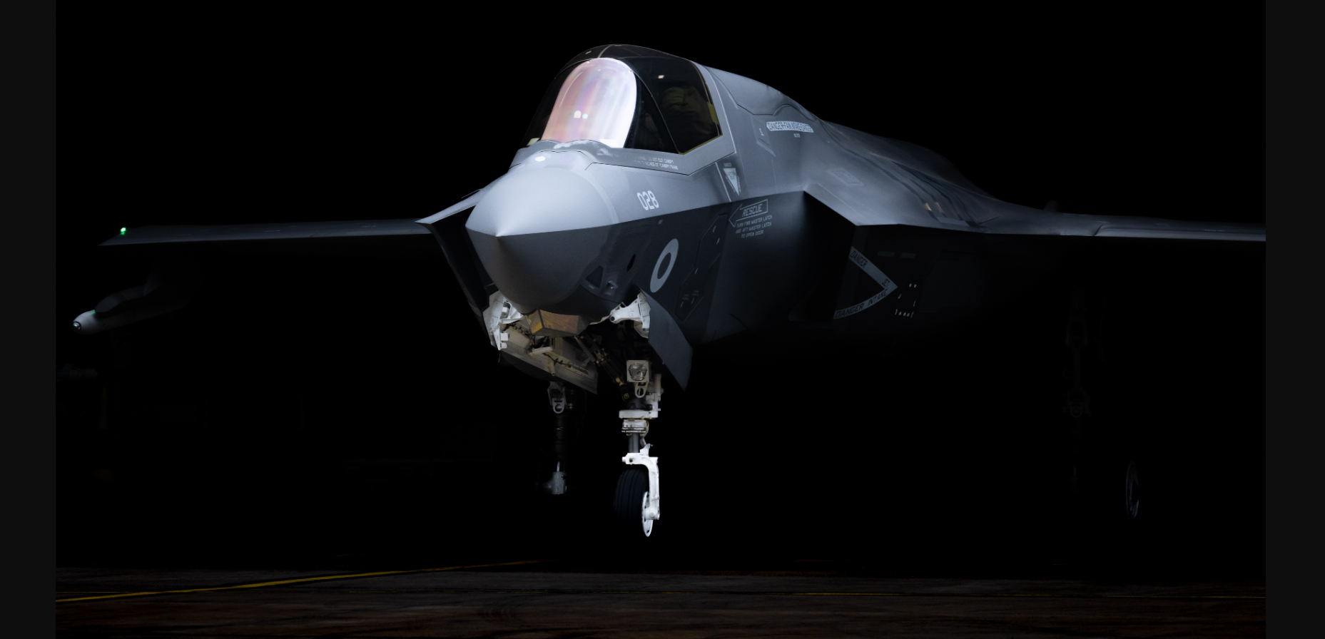 英国皇家空军宣布购买12架F-35A