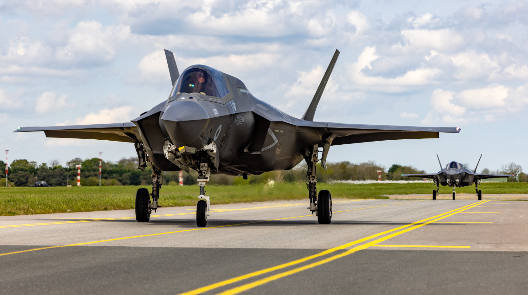 英国皇家空军宣布购买12架F-35A