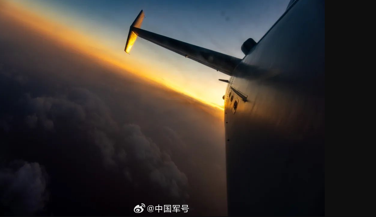 昼夜不停！战鹰与晚霞同框氛围感拉满