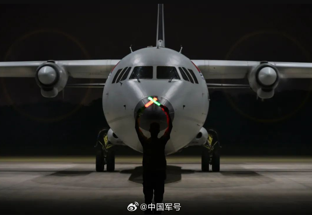 昼夜不停！战鹰与晚霞同框氛围感拉满