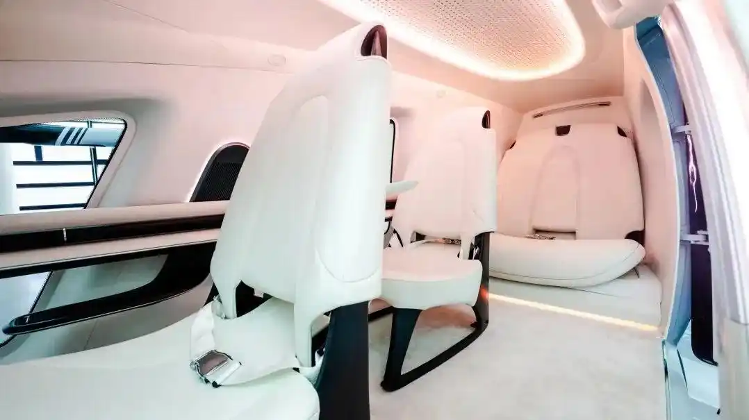 广汽首款复合翼飞行汽车 GOVY AirJet 成功首飞