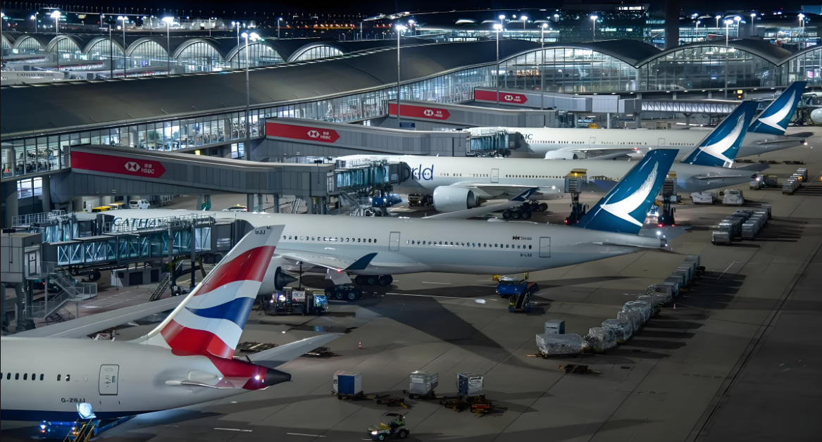 阿联酋航空777在香港两次着陆失败，备降台湾