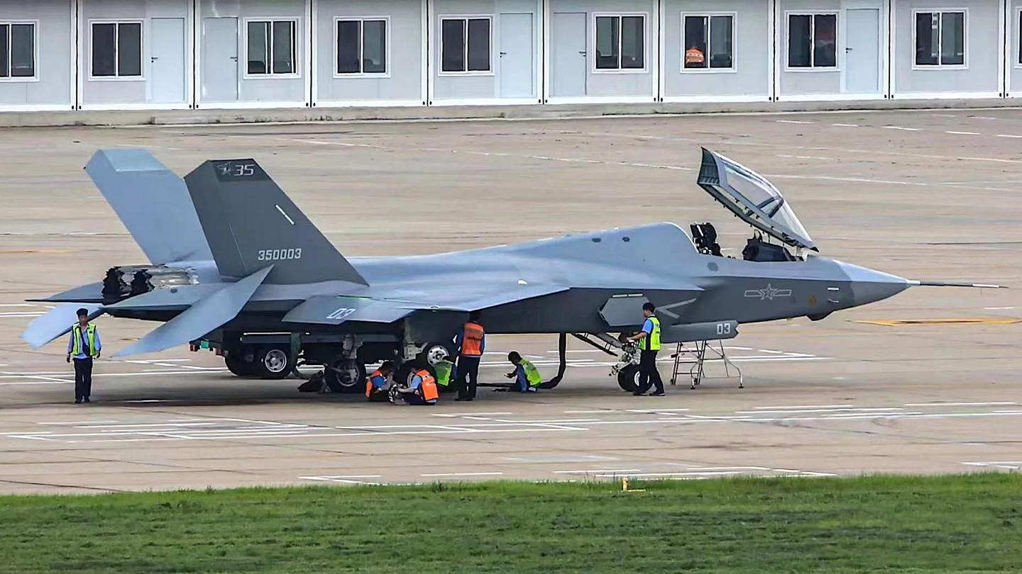 【航化说】9·3大阅兵航空装备前瞻：从国之重器读懂强军之路