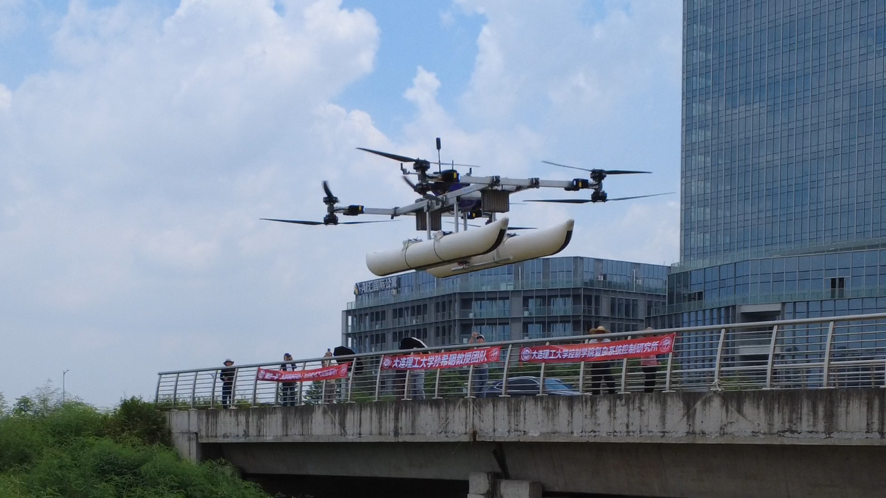“星海一号”水空两栖电动垂直起降飞行器（eVTOL）首飞测试成功