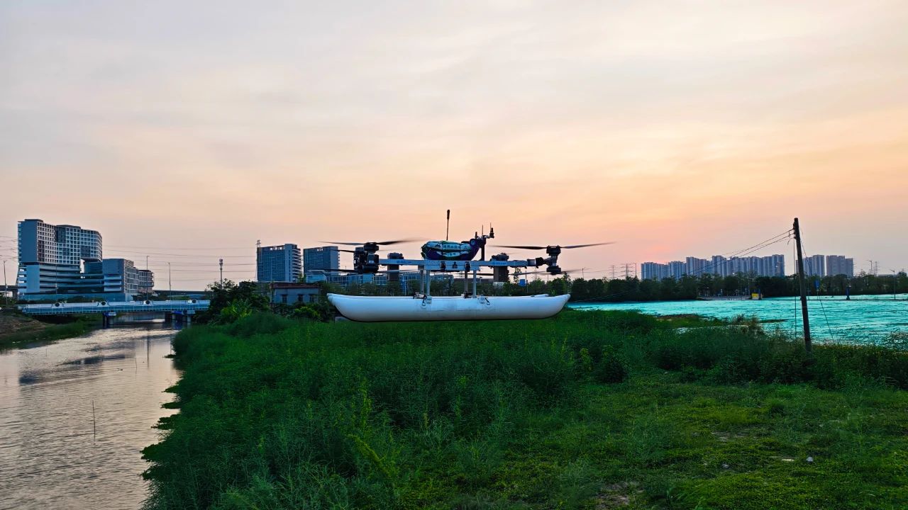 “星海一号”水空两栖电动垂直起降飞行器（eVTOL）首飞测试成功