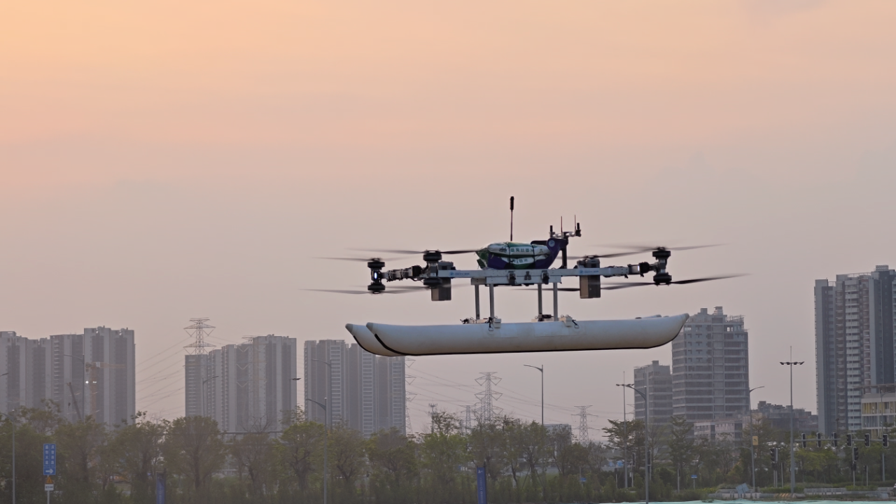 “星海一号”水空两栖电动垂直起降飞行器（eVTOL）首飞测试成功