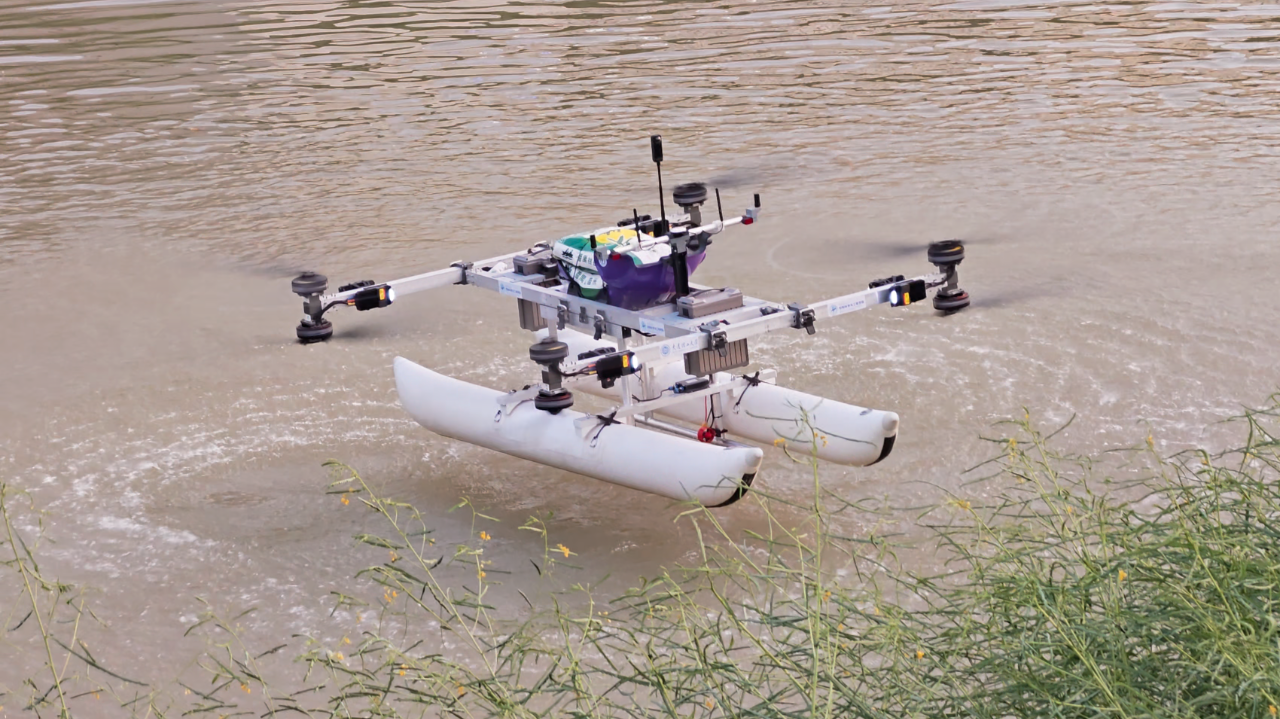 “星海一号”水空两栖电动垂直起降飞行器（eVTOL）首飞测试成功