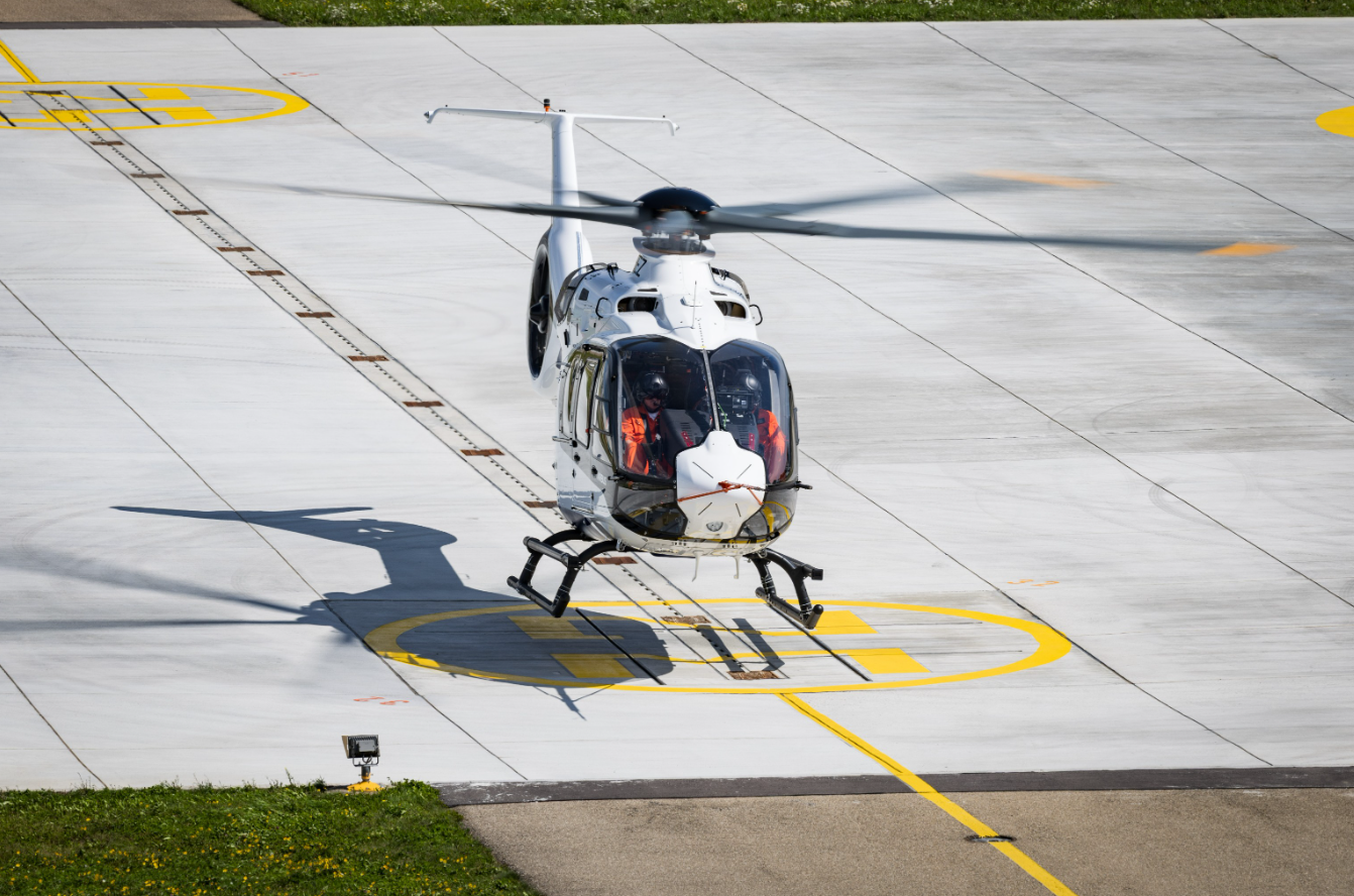 空客新型H140双发直升机第二架原型机完成首飞