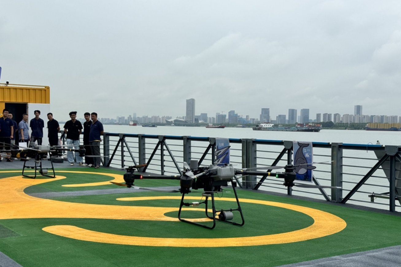 外卖“飞”到船上 南京市“江翼达”低空飞行基地举行首飞仪式