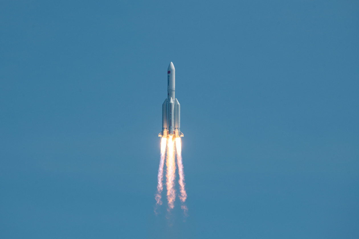长五乙火箭携手远征二号上面级成功发射卫星互联网低轨卫星