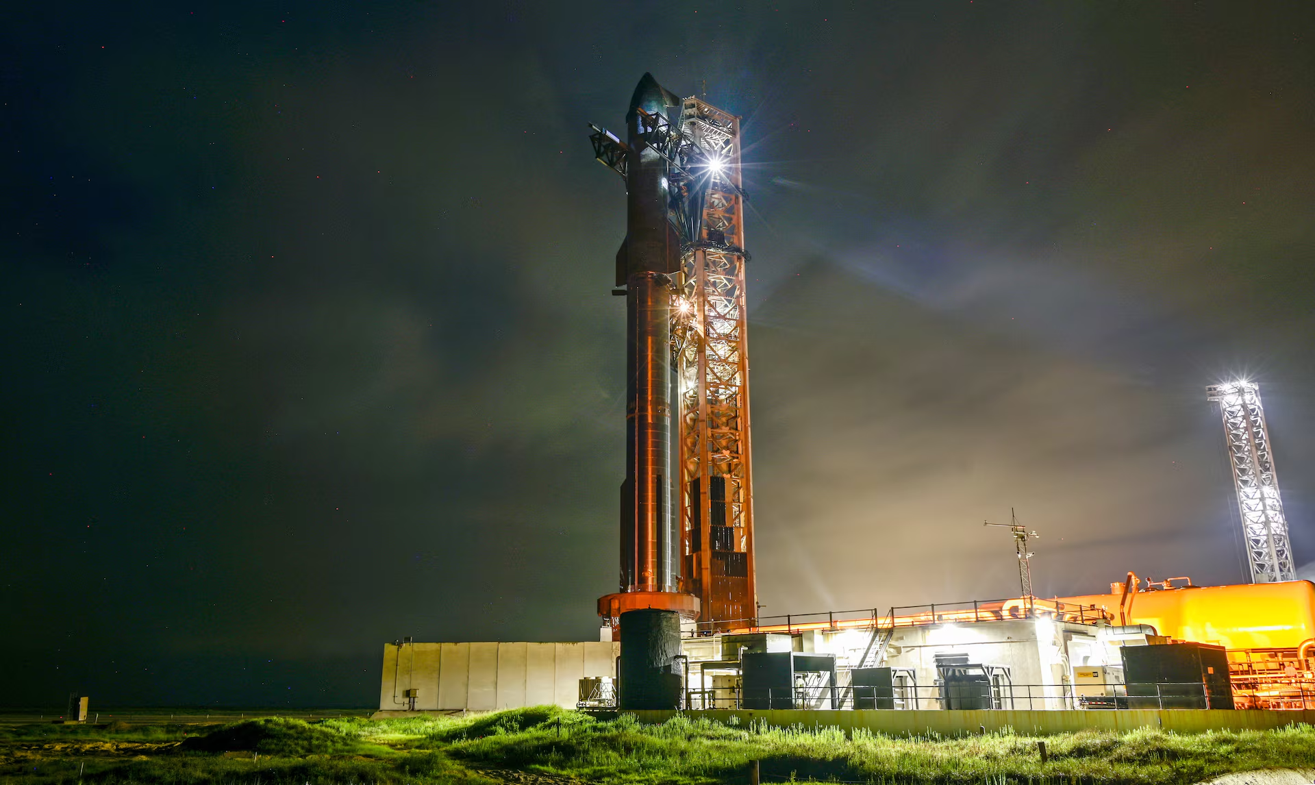 SpaceX因地面系统问题推迟“星舰”飞船试飞