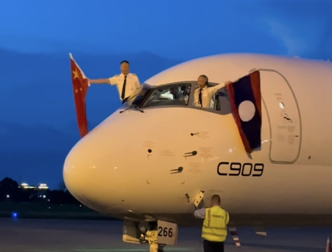 老挝航空接收第二架C909，将投入国际航线运营