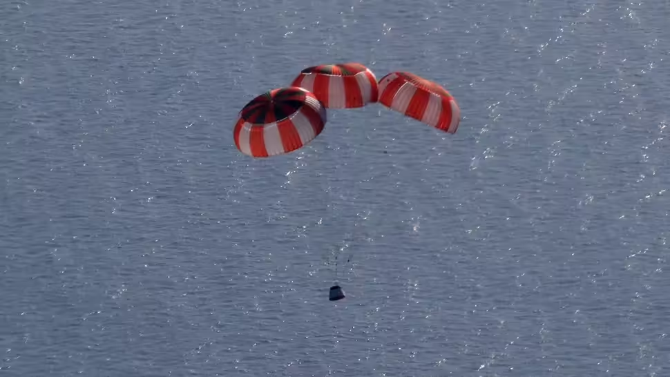 印度为 2027 年首次载人航天任务测试降落伞：乘员舱 3 公里空投平稳落水
