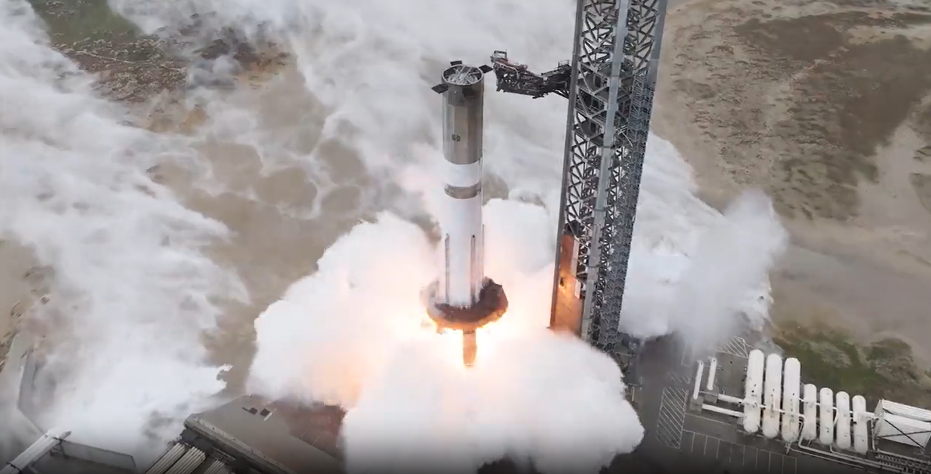 美国星舰第十一次试飞用超重助推器B15-2静态点火