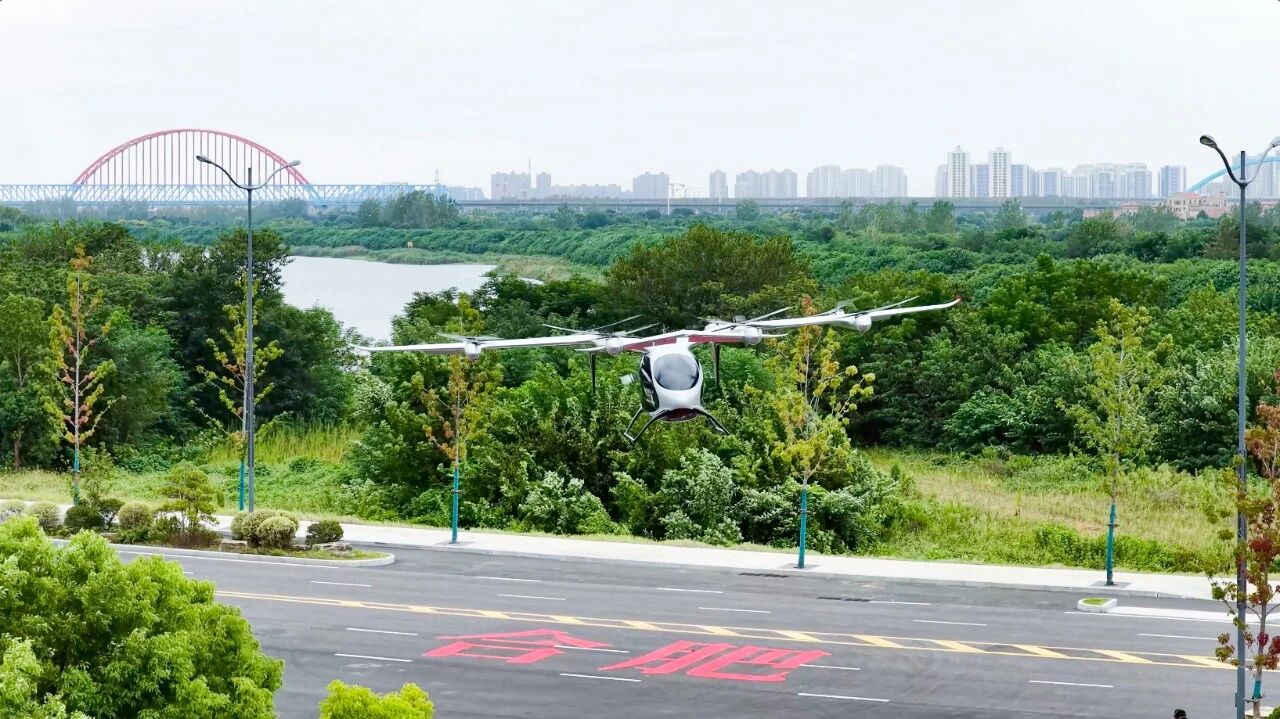 峰飞凯瑞鸥首飞160公里农副产品低空无人货运航线