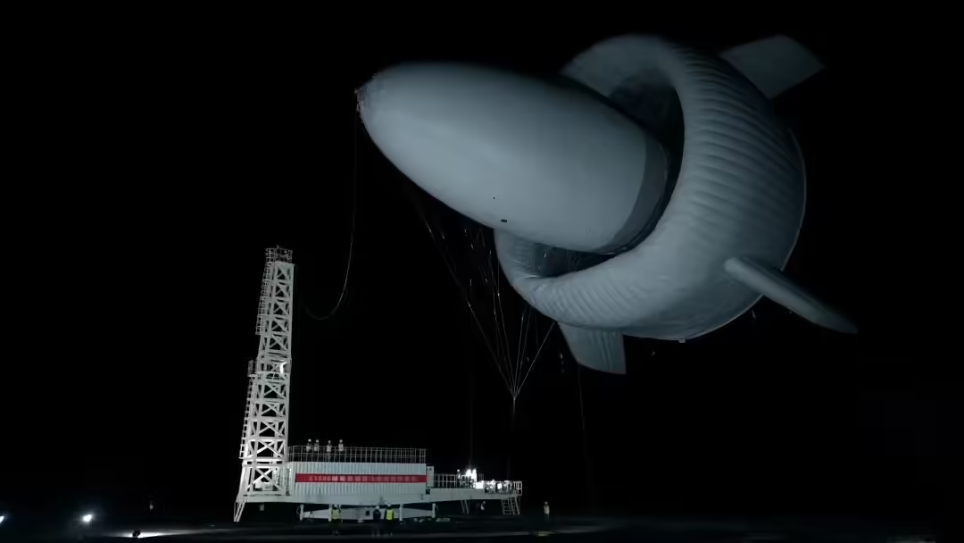 世界最大浮空风电装置试飞成功：长 60 米，外形酷似飞艇