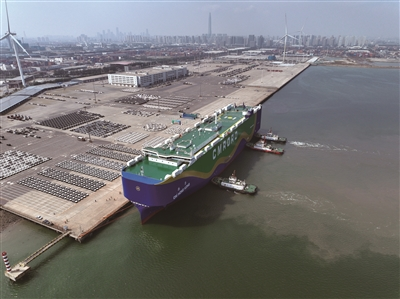 全球首艘9300CEU甲醇双燃船首航