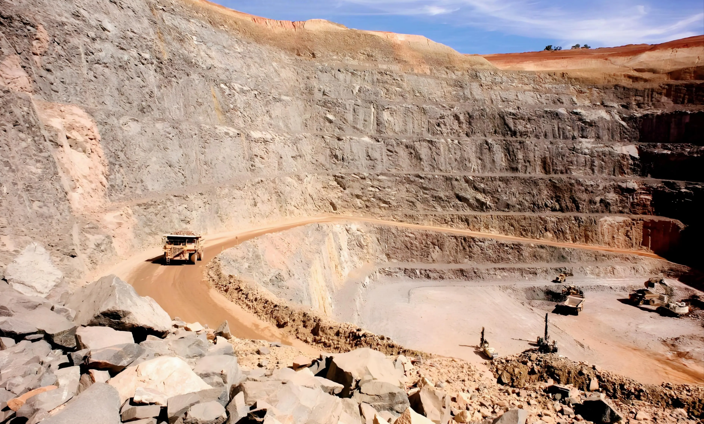 稀土管制引爆美国工业，内需市场顶住关税冲击，多边外交破孤立 