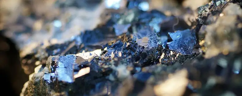 稀土管制引爆美国工业，内需市场顶住关税冲击，多边外交破孤立 