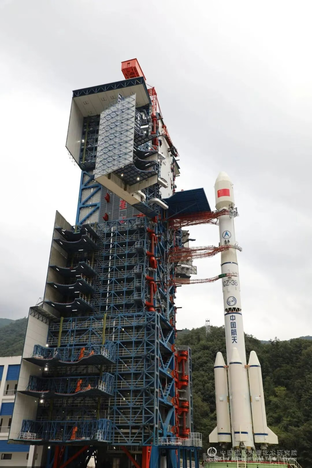 长征三号乙罕见执行低轨任务,将大型光学卫星送入太阳同步轨道 长征三号乙罕见执行低轨任务,将大型光学卫星送入太阳同步轨道