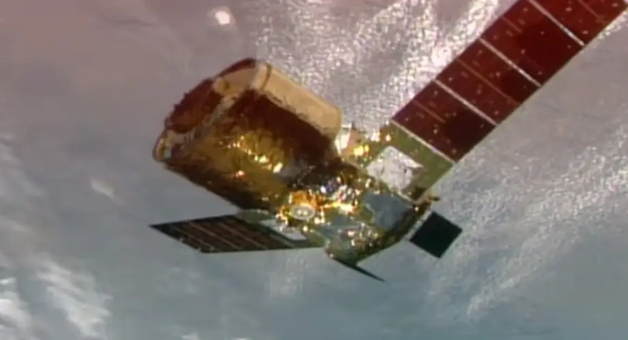 日本新一代货运飞船与国际空间站成功对接，飞船卸货完毕后还将在轨飞行约3个月 