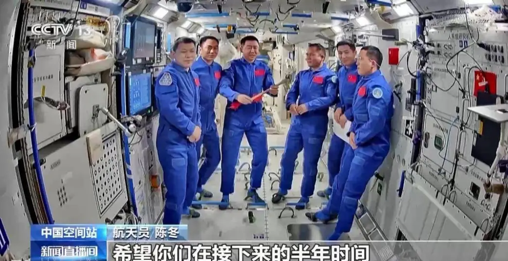 返回当天突然报警，神舟20号飞船遭微小空间碎片撞击，极端情况下提前发射神舟22 