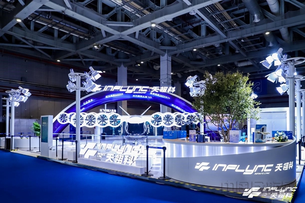 全球首架全尺寸倾转涵道翼eVTOL亮相进博会 全球首架全尺寸倾转涵道翼eVTOL亮相进博会