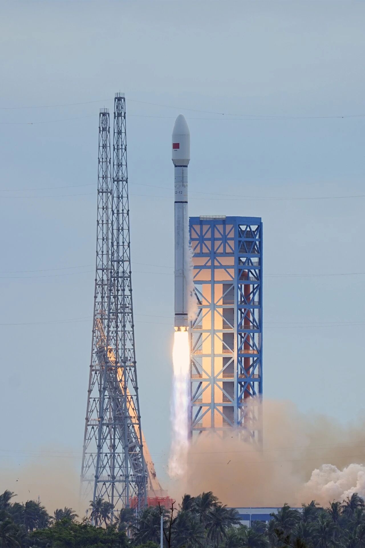 长十二火箭三连胜！成功发射卫星互联网低轨13组卫星