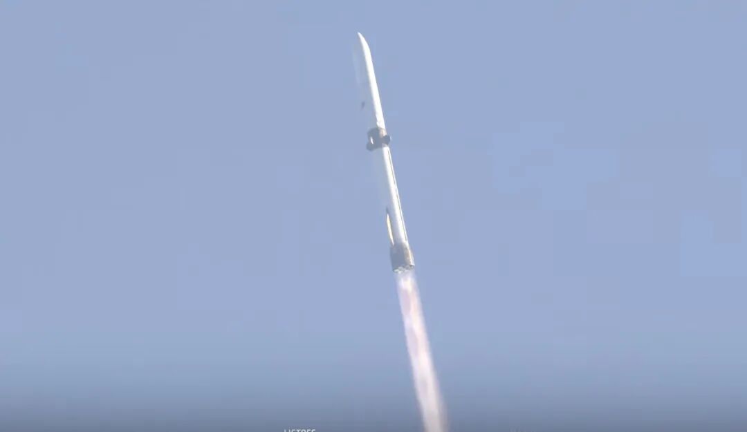 蓝色起源新格伦火箭首次成功回收 蓝色起源新格伦火箭首次成功回收