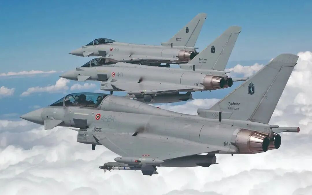 北约战斗机空中集结 威慑对象明确指向俄罗斯 北约战斗机空中集结 威慑对象明确指向俄罗斯