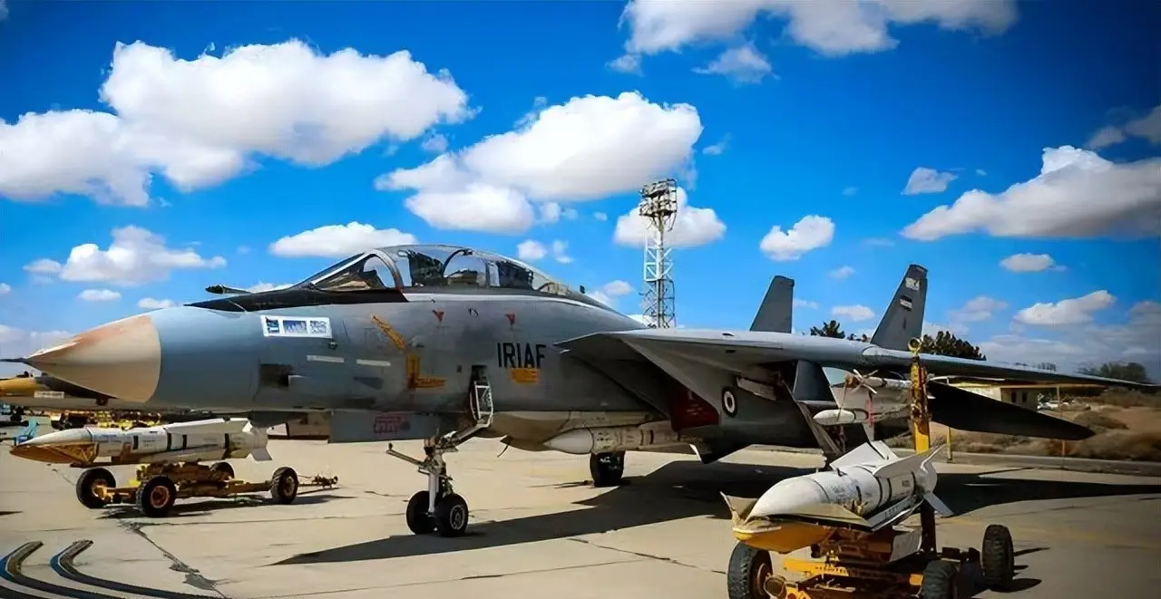 伊朗战机锁定以军F-15，猛烈开火全打偏：伊朗终于明白歼10的厉害 