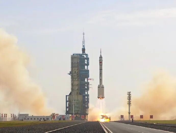 神舟二十二号飞船应急发射任务圆满成功! 神舟二十二号飞船应急发射任务圆满成功!