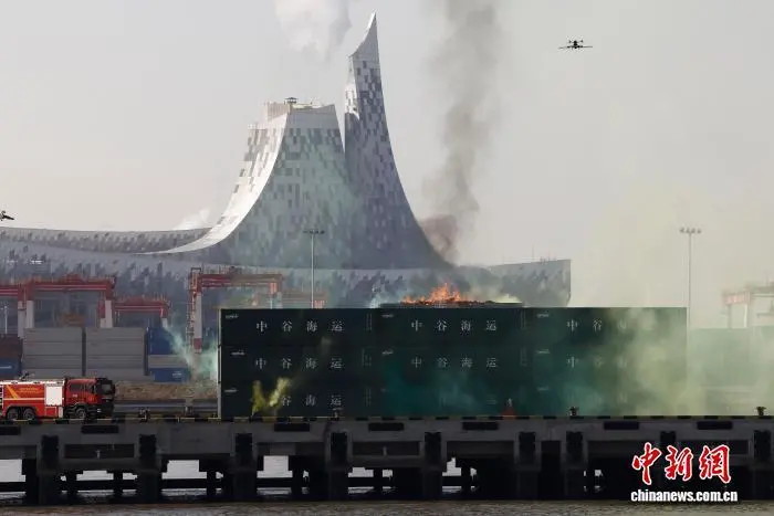 上海举行“沪应-2025”航空应急救援实战演练 上海举行“沪应-2025”航空应急救援实战演练