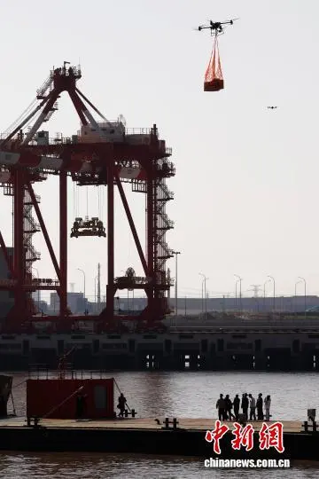 上海举行“沪应-2025”航空应急救援实战演练 上海举行“沪应-2025”航空应急救援实战演练