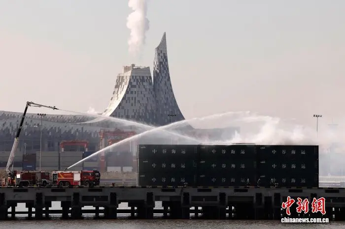 上海举行“沪应-2025”航空应急救援实战演练 上海举行“沪应-2025”航空应急救援实战演练