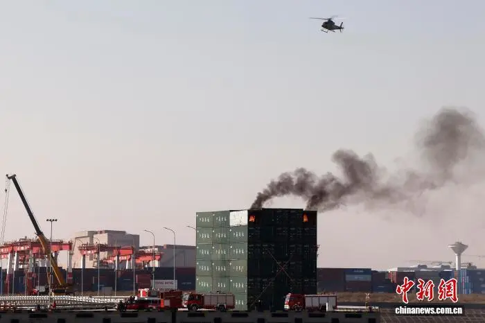 上海举行“沪应-2025”航空应急救援实战演练 上海举行“沪应-2025”航空应急救援实战演练