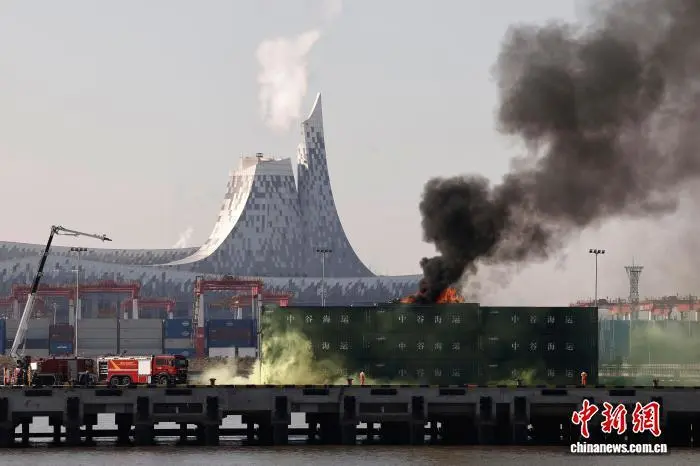 上海举行“沪应-2025”航空应急救援实战演练 上海举行“沪应-2025”航空应急救援实战演练