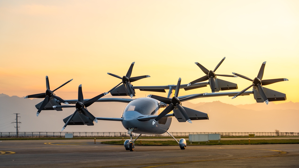 国内首款全倾转eVTOL工程机首展，新签百架订单