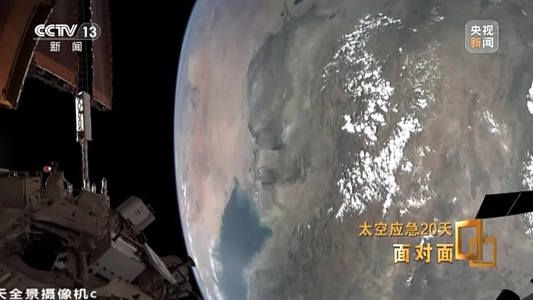 央视揭秘太空应急20天：神二十返回舱玻璃裂纹呈三角形，初判为不足1毫米空间碎片撞击导致