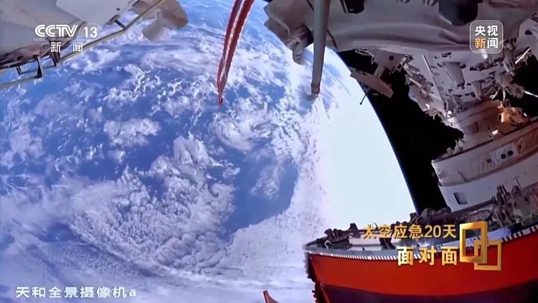 央视揭秘太空应急20天：神二十返回舱玻璃裂纹呈三角形，初判为不足1毫米空间碎片撞击导致