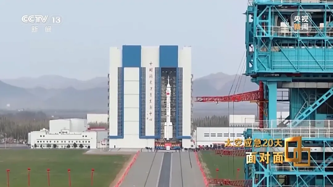 央视揭秘太空应急20天：神二十返回舱玻璃裂纹呈三角形，初判为不足1毫米空间碎片撞击导致