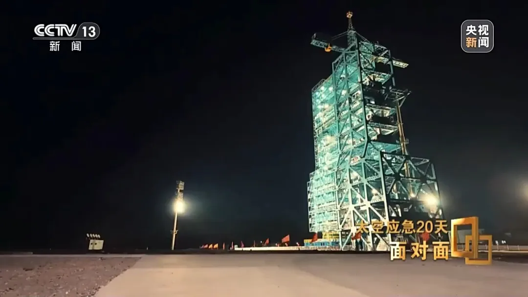 央视揭秘太空应急20天：神二十返回舱玻璃裂纹呈三角形，初判为不足1毫米空间碎片撞击导致