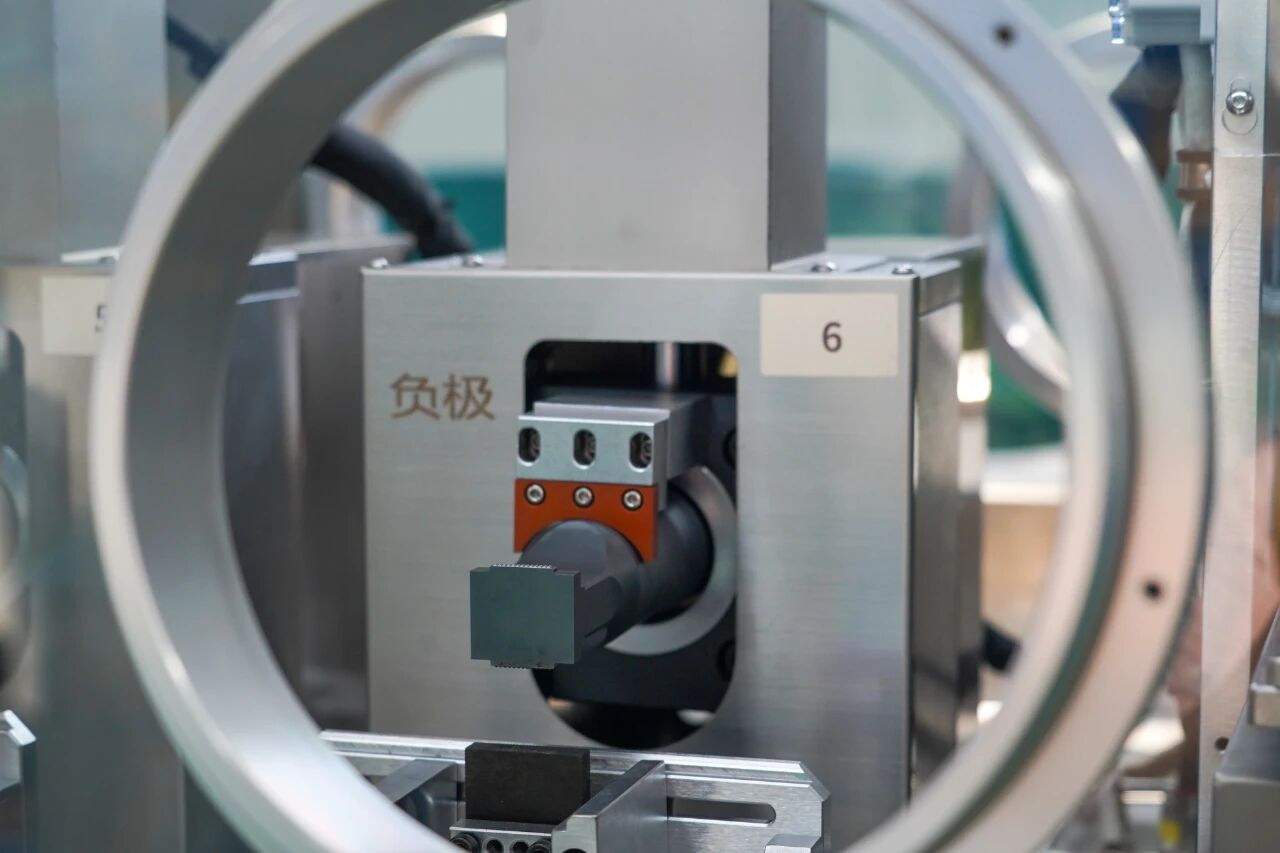 可让电车续航超1000公里？全固态电池真能破解“里程焦虑”吗？